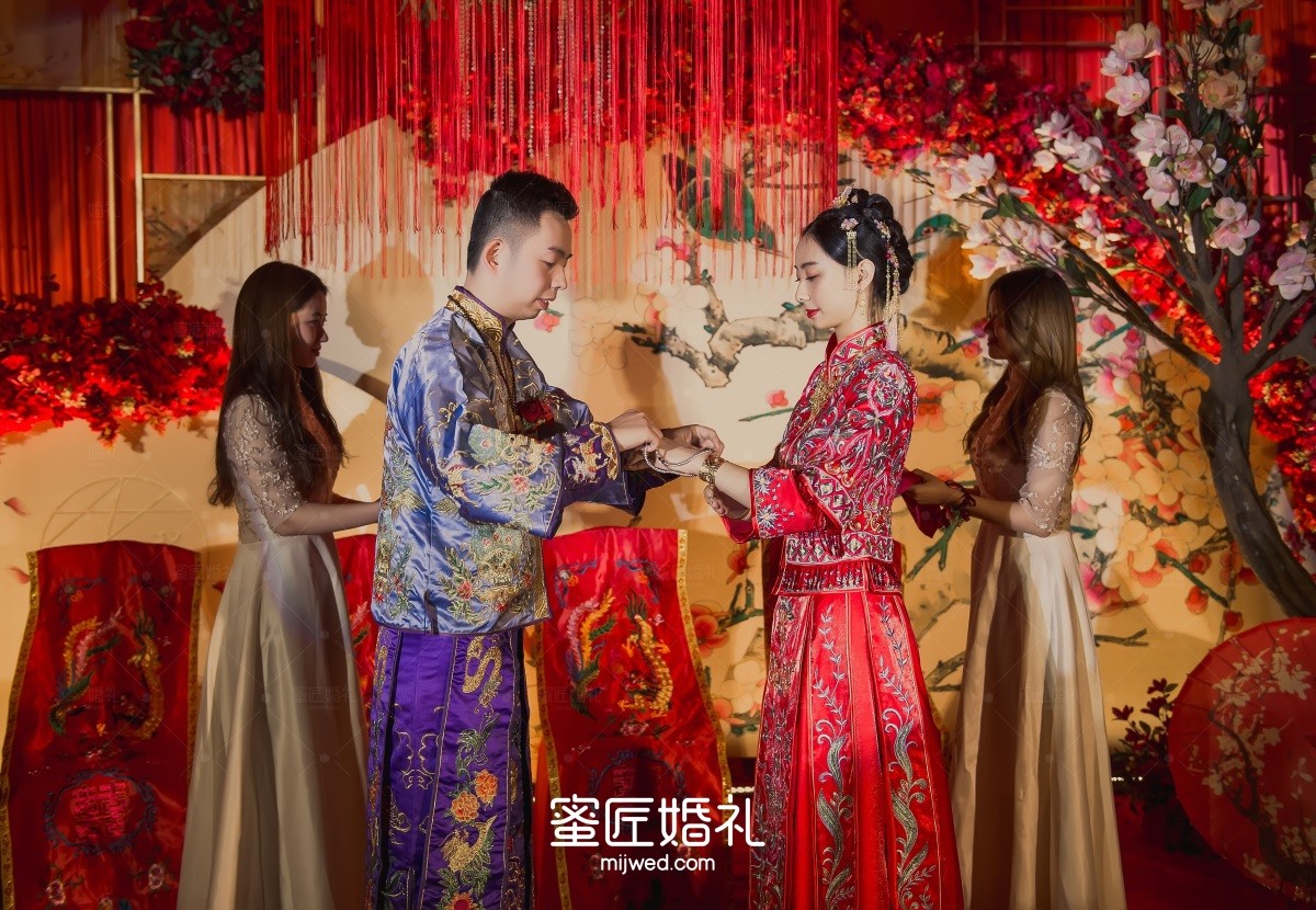 中式婚礼流程及主持词(中式婚礼流程主持词中式婚礼)