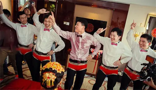 伴娘堵门创意问题大全