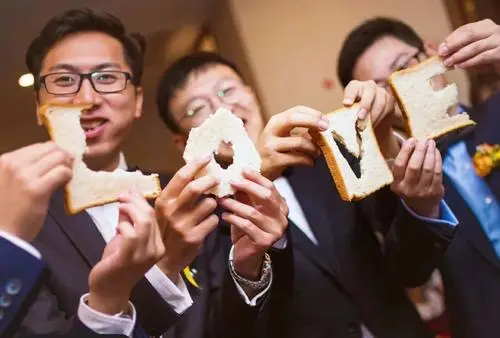 好玩的9个接亲堵门游戏