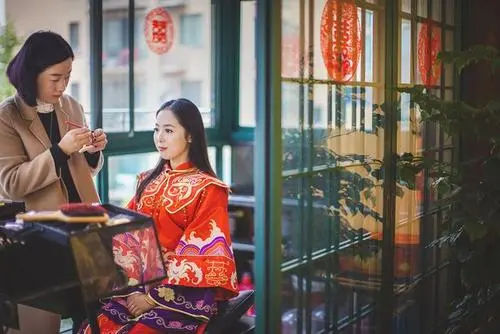 时尚新娘化妆造型方法