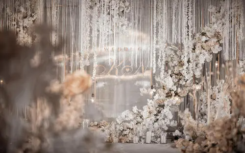 参加婚宴适合穿什么样的衣服