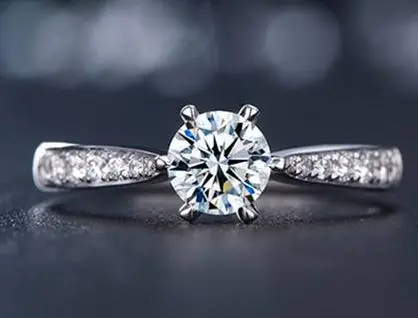 求婚戒指买多大