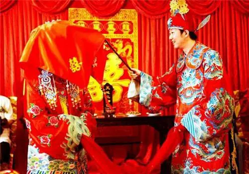 结婚用扇子遮面的却扇礼是什么朝代