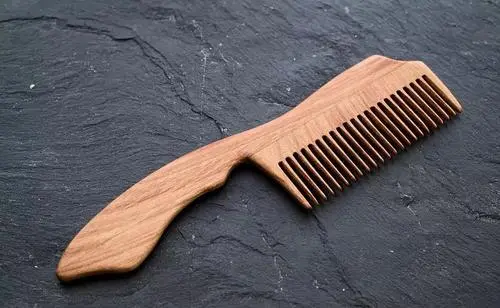 男生送女生梳子的含义