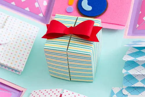 情侣之间适合赠送的书推荐