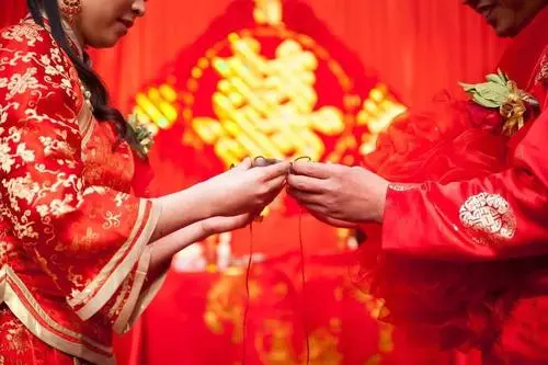 结婚女方必须买的东西