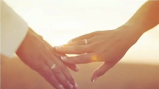 结婚戒指男女各戴哪个手