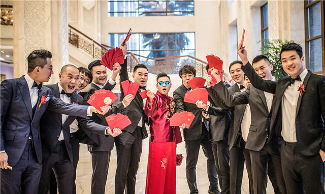 出席婚礼穿什么衣服好 推荐适合参加婚礼的衣服