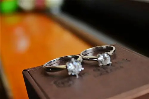 婚戒买什么材质比较好
