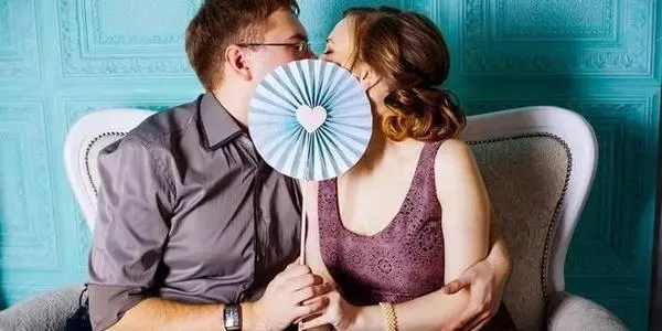 哄女朋友开心的话100字 如何哄女朋友开心的情话