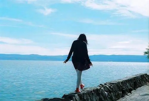 夸美女漂亮的幽默句子