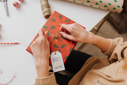 圣诞节可以送女朋友什么礼物 圣诞节应该送女友什么
