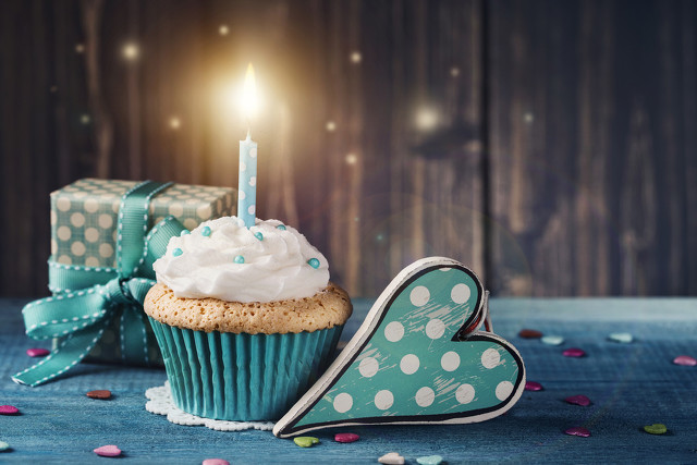 祝美女生日祝福语八个字霸气 