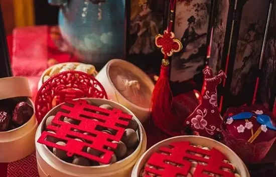 订婚第一次走亲戚买什么