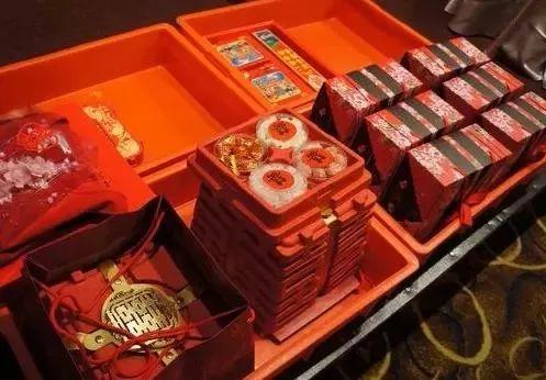 订婚第一次走亲戚买什么
