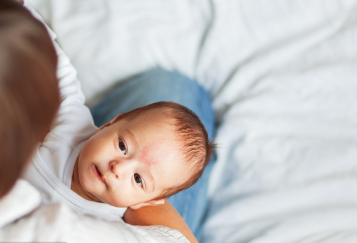 生完孩子报喜简单句子 生了孩子报喜的语句