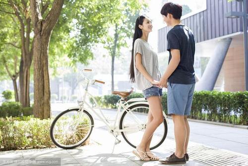 深情表白的话真实一点 一段简短而深情的告白