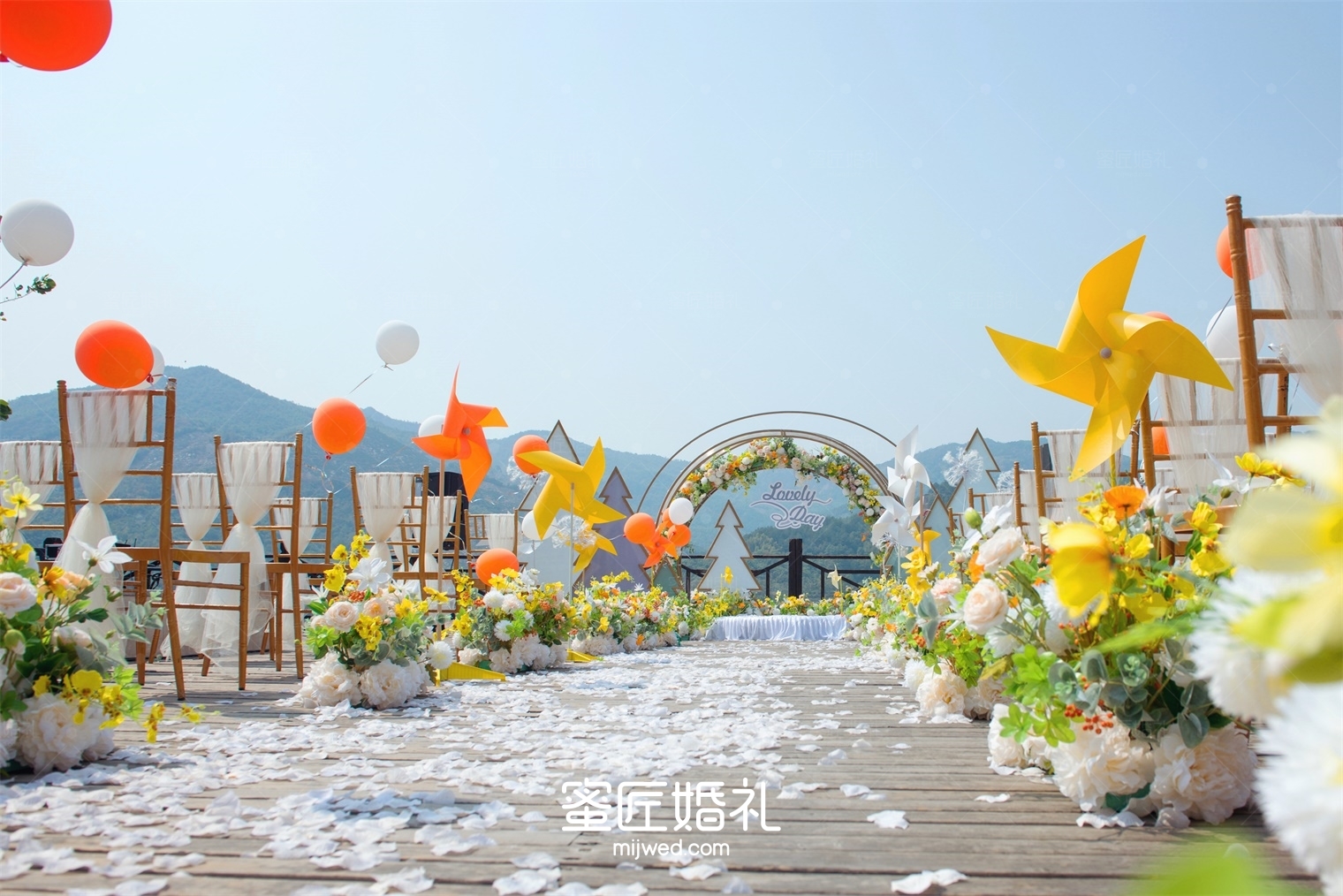 户外婚礼现场布置图片