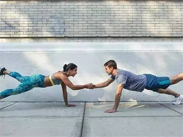 女朋友问你喜欢她什么怎么回答 女朋友问我为什么喜欢她