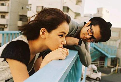 女生来大姨妈了怎么哄她开心 女生姨妈痛男生怎么哄