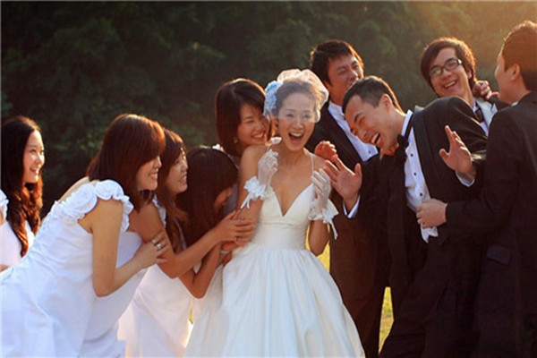 结婚敬酒服什么款式好 结婚敬酒服有什么讲究