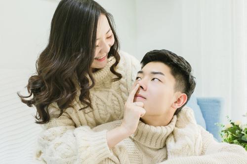 哄女朋友睡觉的睡前故事长一点的 哄女友睡前温馨长篇故事