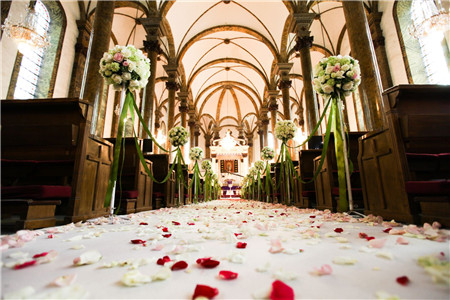 岳西唯美的教堂婚礼布置