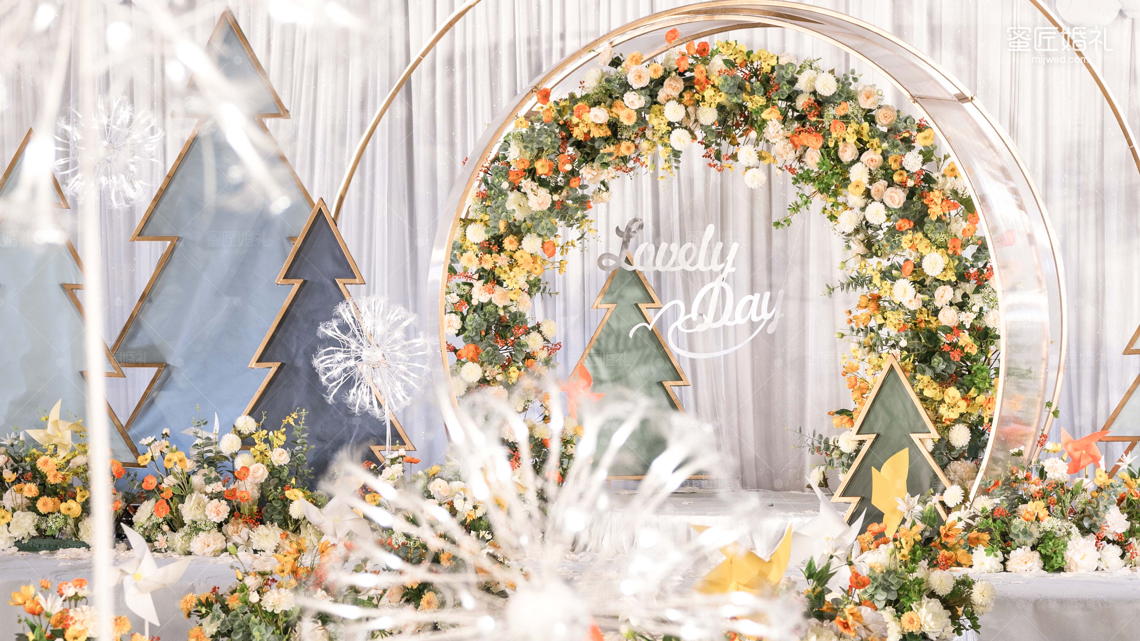 岳西纯色系婚礼布置