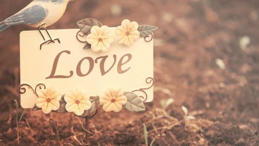 恋爱的说说幸福的句子 恋爱表达幸福的句子