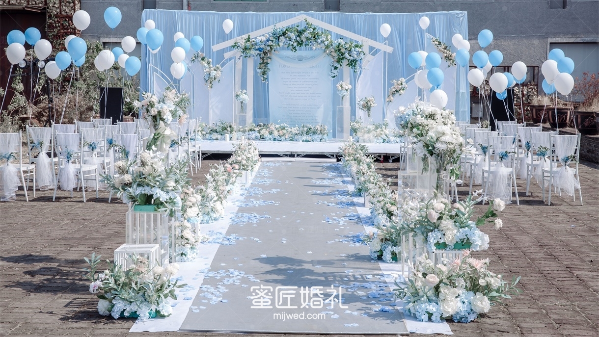 岳西纯色系婚礼布置