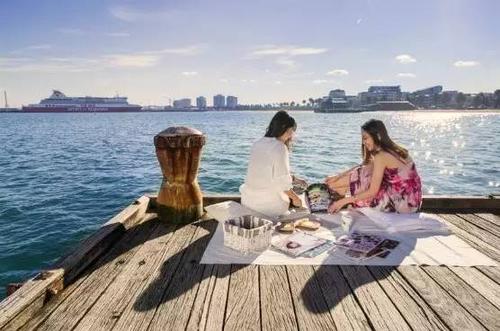 旅游朋友圈配文字简短 适合旅游配朋友圈文案