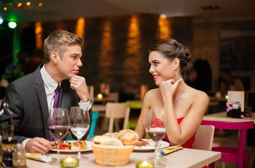 甜蜜小故事哄女朋友睡觉