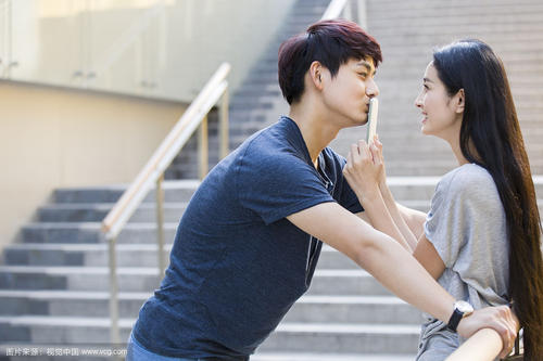 给男朋友讲的睡前故事甜甜的 哄男朋友睡觉的小故事特别甜