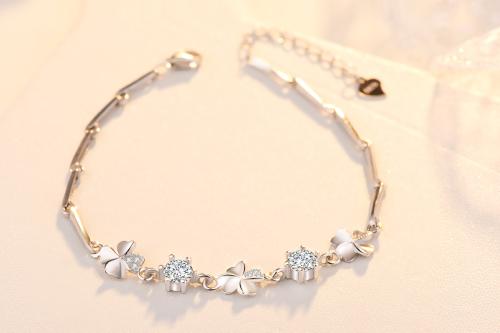 520送女朋友什么礼物比较好 520应该送什么礼物给女朋友