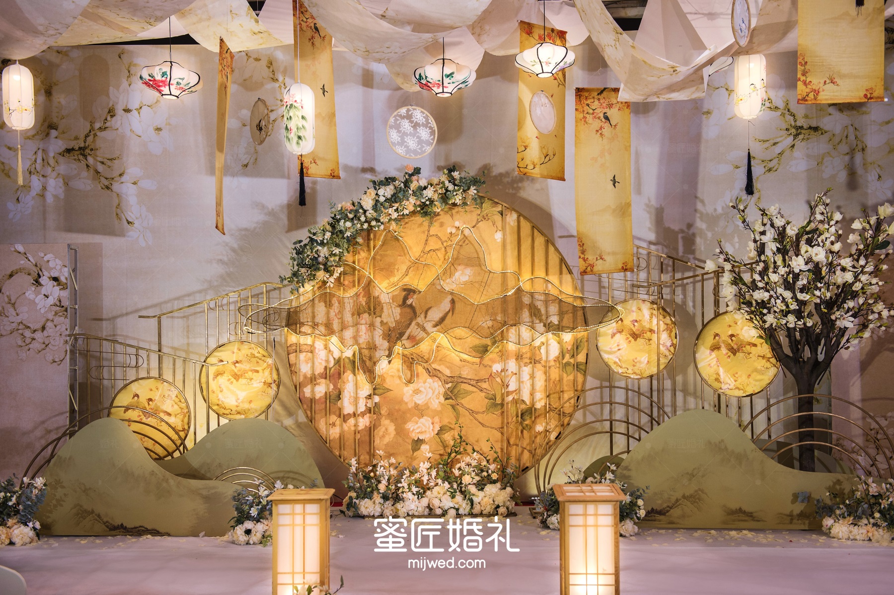 万载带扇子的中式婚礼