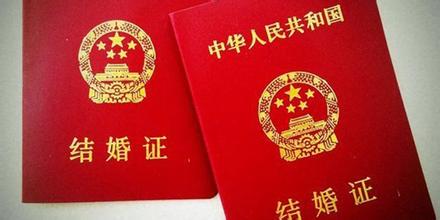 可以自己带照片去领结婚证吗