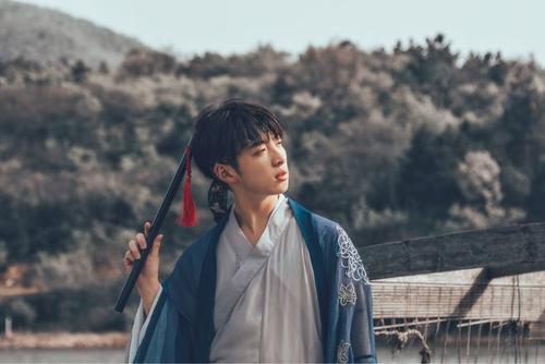 分享自己穿古装的说说