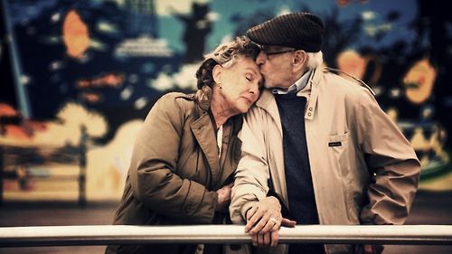 形容老两口携手幸福的句子